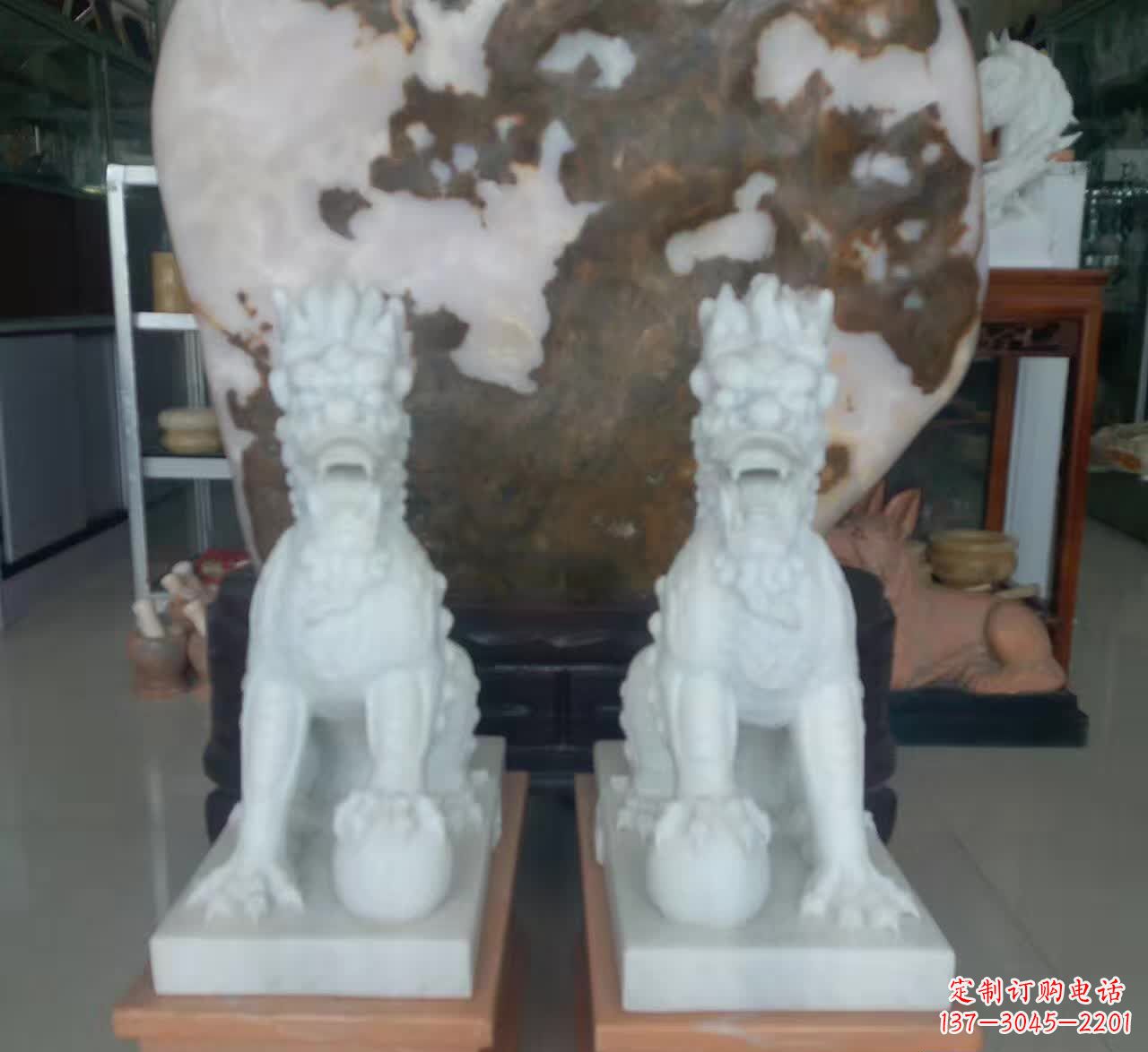 张掖浓情似火热情似红麒麟石雕