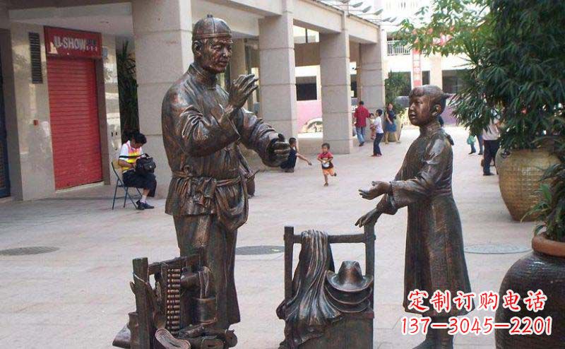 张掖街边挑货郎人物小品铜雕
