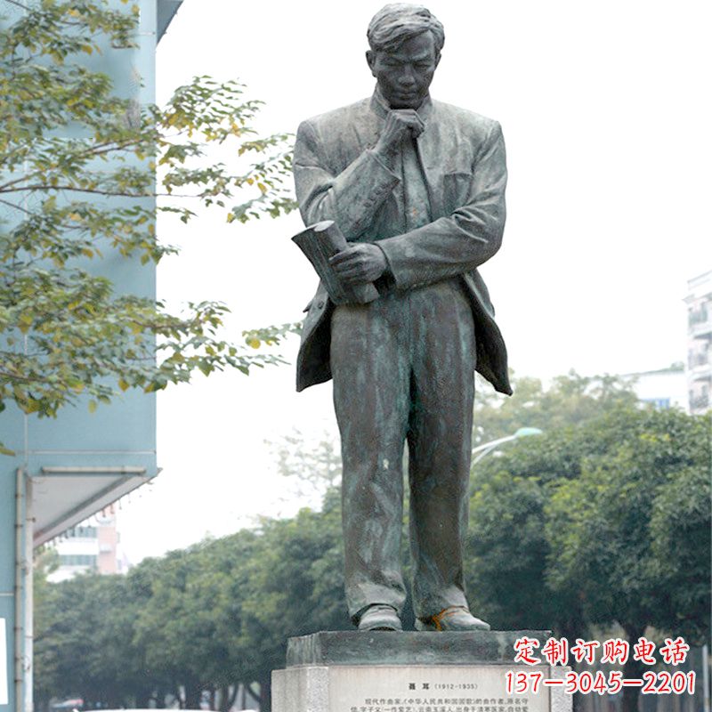 张掖很多历史上著名的人物都有精美的雕塑来表彰…