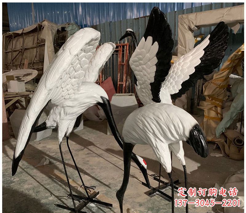 张掖石雕展翅丹顶鹤动物雕塑
