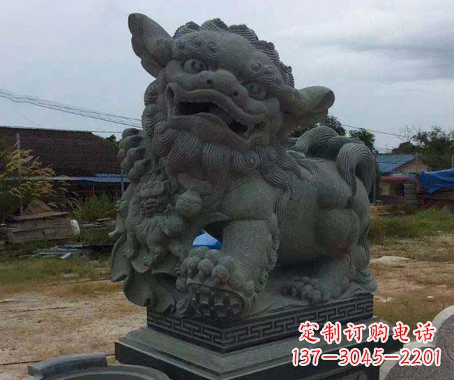 张掖寺庙景观南方狮子石雕