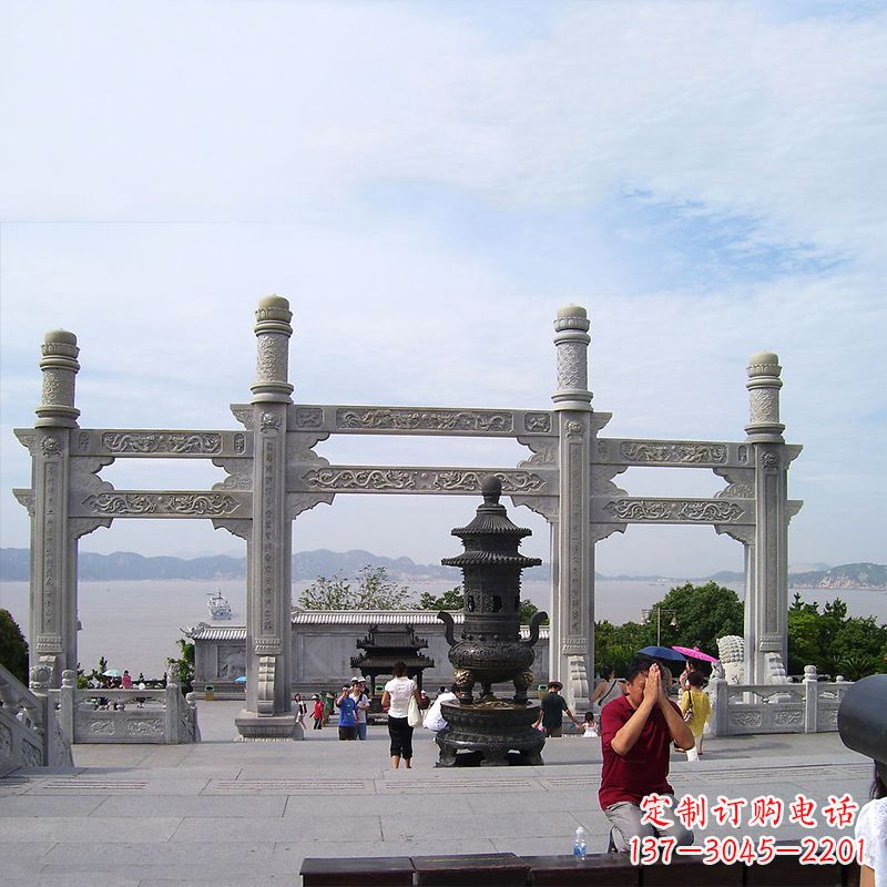 张掖寺院冲天式石雕牌坊