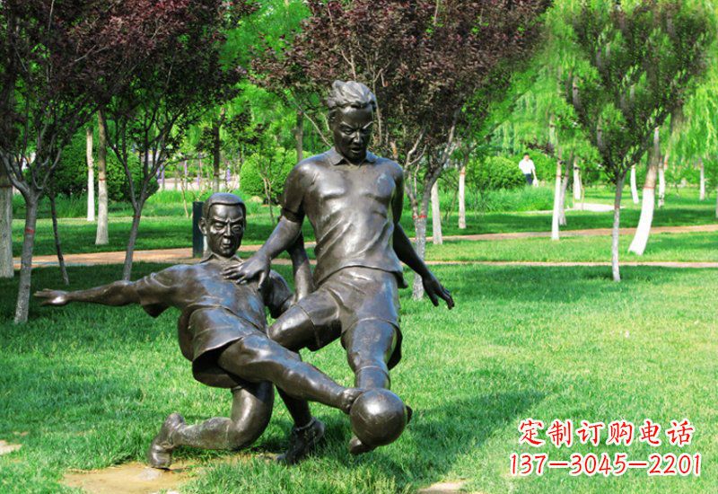 张掖踢足球的人物铜雕222