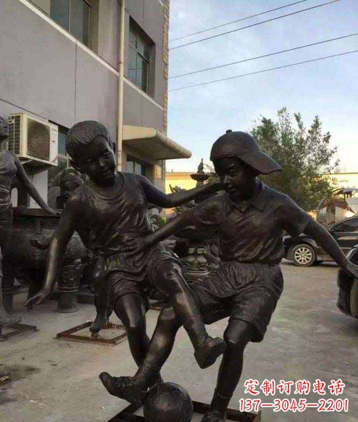 张掖踢足球儿童铜雕 (2)