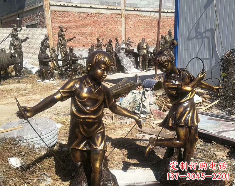 张掖跳绳的儿童铜雕