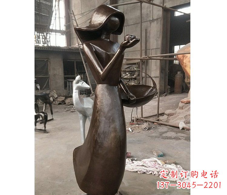 张掖铜雕逛街女孩人物雕塑