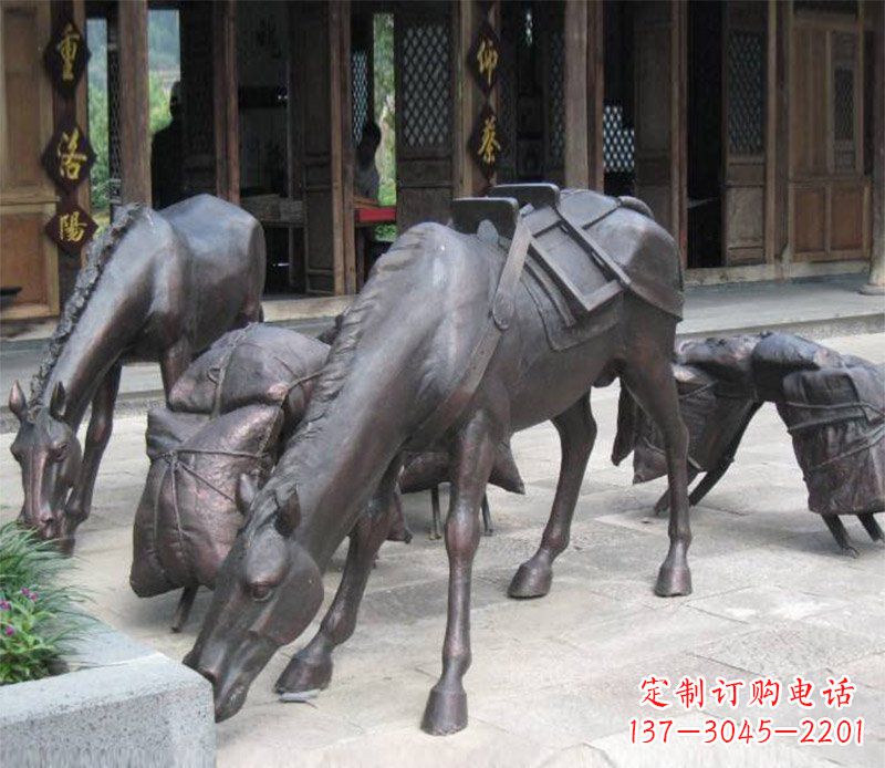 张掖拖行李的马动物铜雕