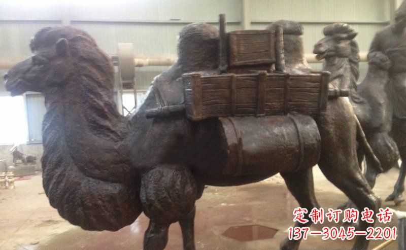 张掖驮着东西的骆驼公园动物铜雕