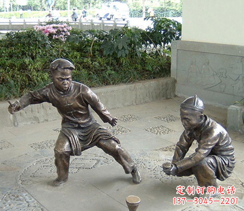张掖玩陀螺的古代儿童铜雕