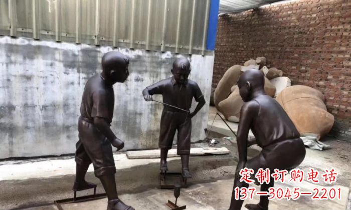 张掖玩陀螺人物铜雕 (2)