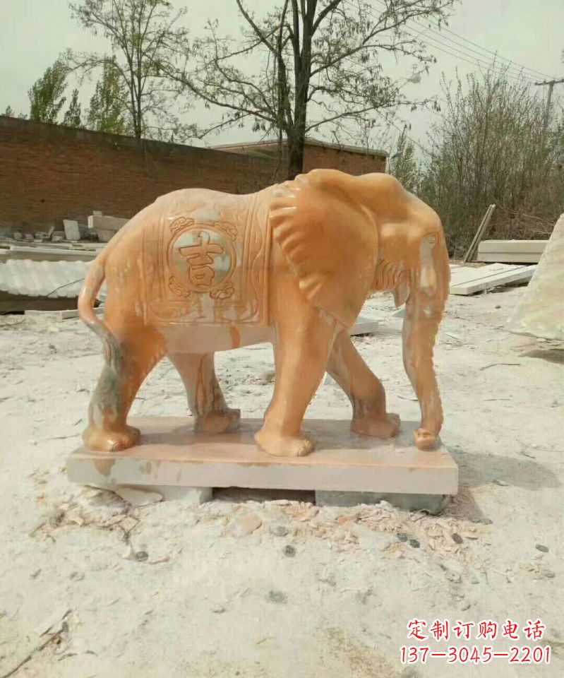 张掖晚霞红大象雕塑 