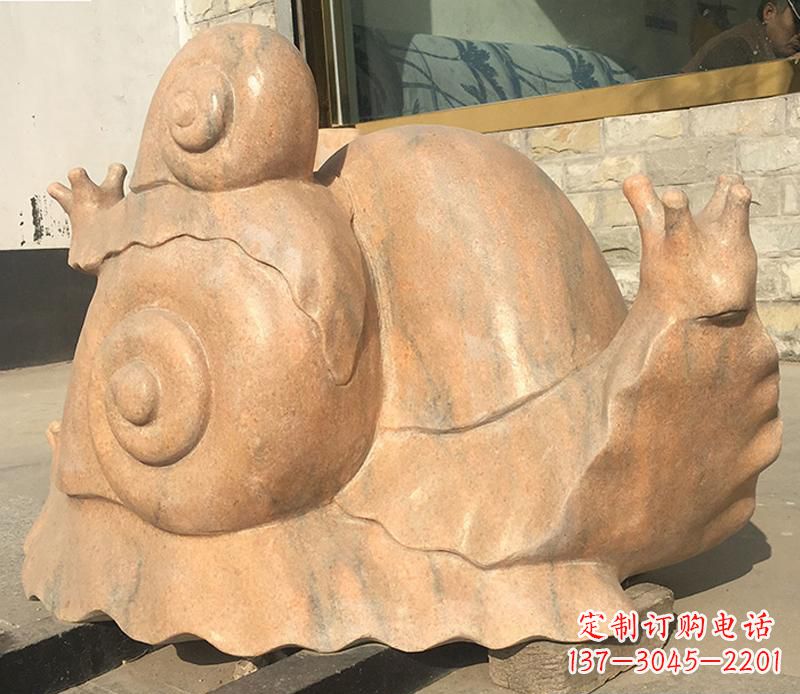 张掖晚霞红大型蜗牛母子雕塑