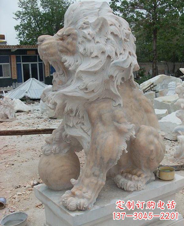 张掖晚霞红寺庙门口西洋狮子石雕