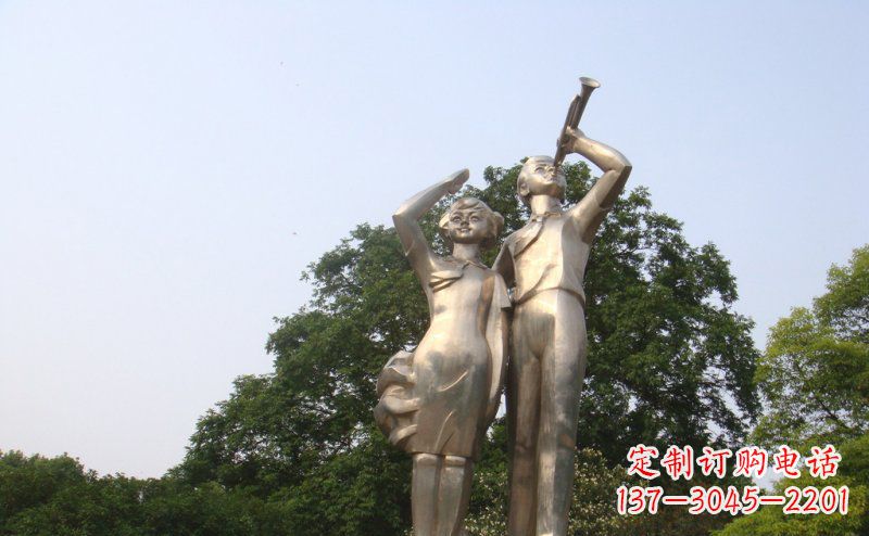 张掖校园吹军号敬礼的小学生人物景观铜雕