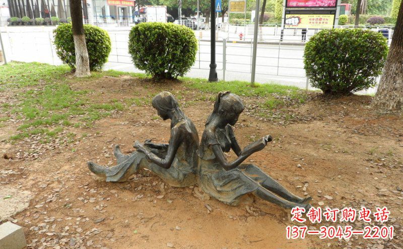 张掖校园坐着看书的女孩人物铜雕