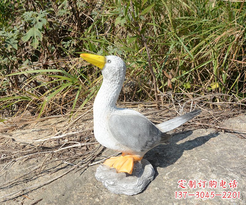 张掖学校雕塑和平鸽