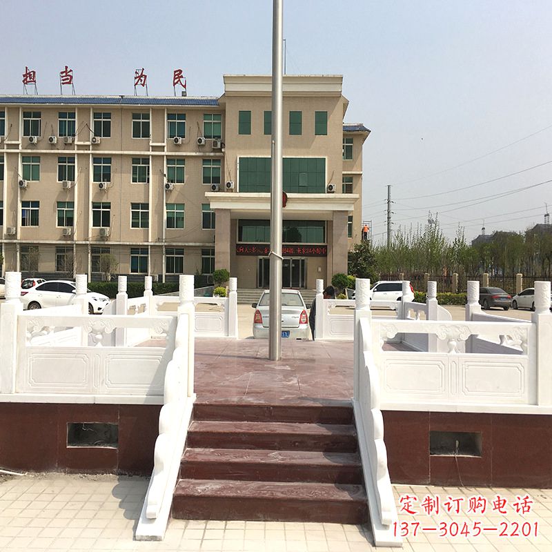 张掖学校广场石雕升旗台