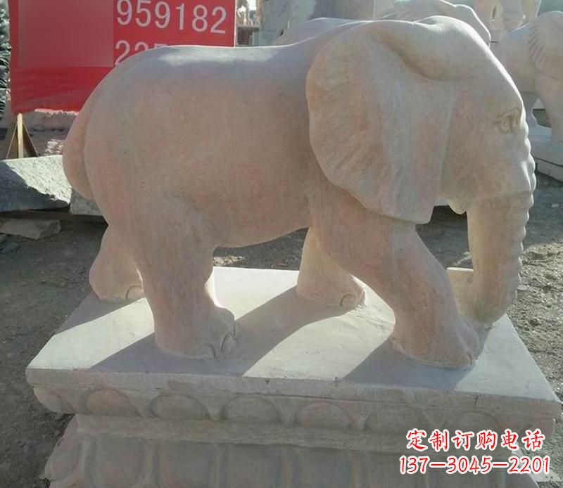 张掖园林晚霞红大象雕塑
