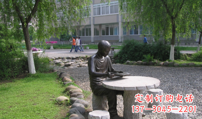 张掖坐石桌凳看书的学生铜雕