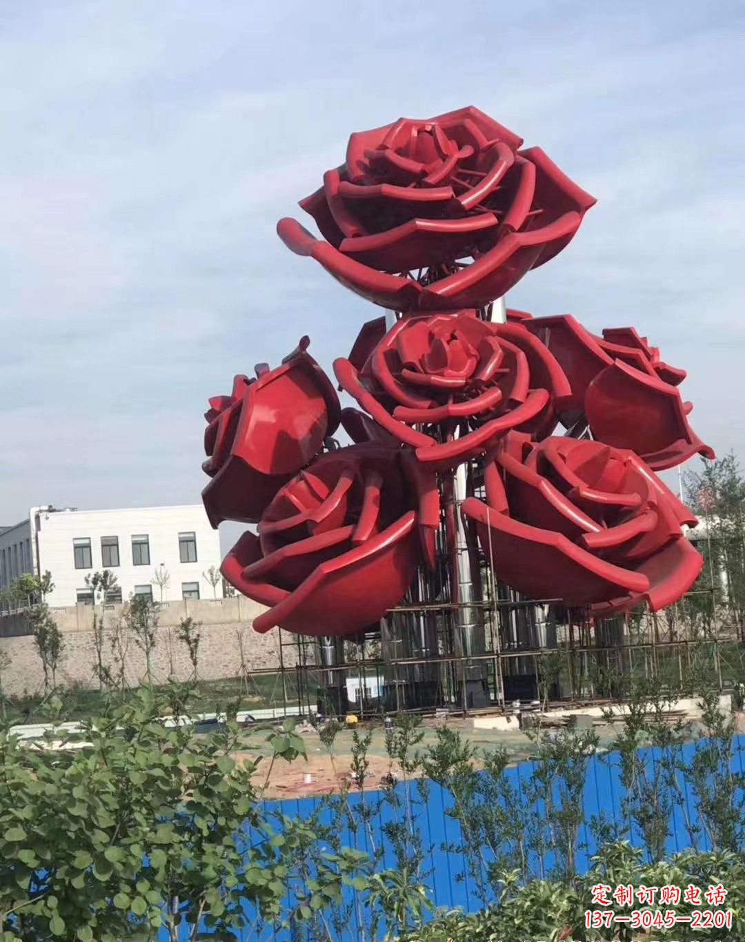 张掖玫瑰花雕塑-广场创意不锈钢红色玫瑰花雕塑